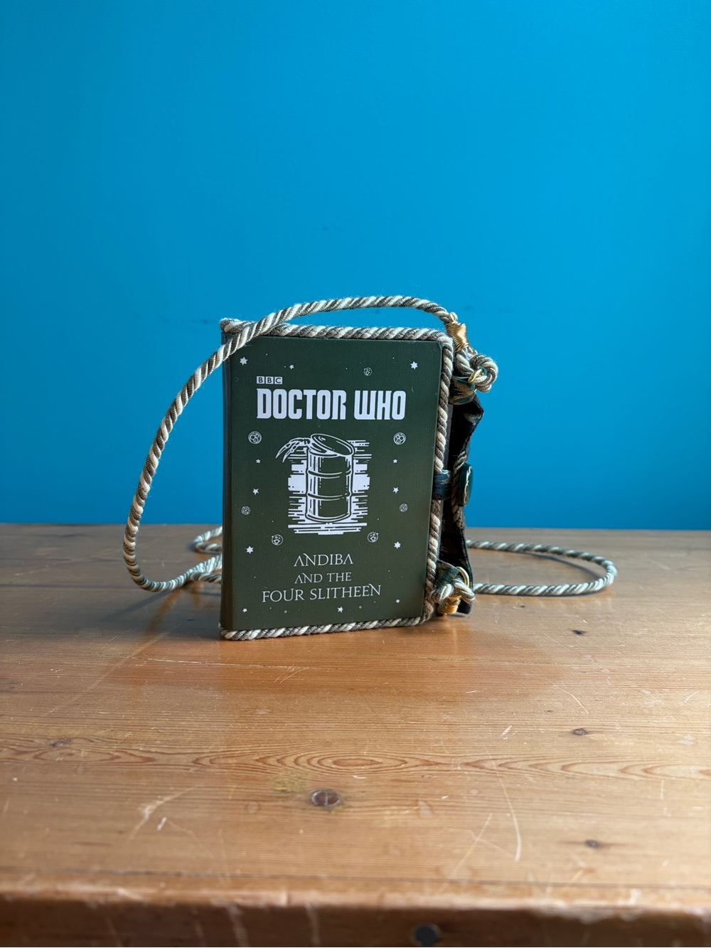 Doctor Who – Andiba And The Fourth Slitheen bag